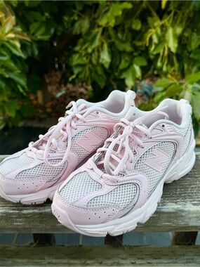 New Balance 530 Women's Light Pink Mesh Lace-Up Sneakers